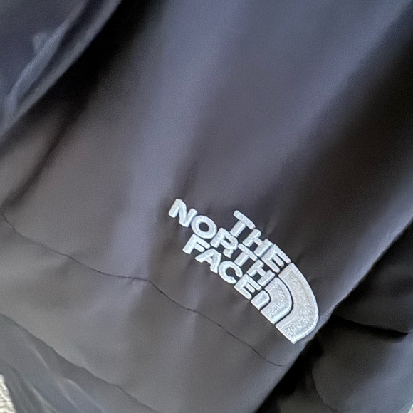 Men’s Lightweight North Face Jacket - Picture 2 of 3
